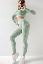 Load image into Gallery viewer, KAMII LONG SLEEVE CROP
